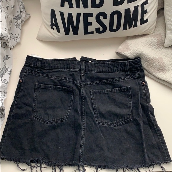 H&M raw hem jean skirt - Picture 2 of 2